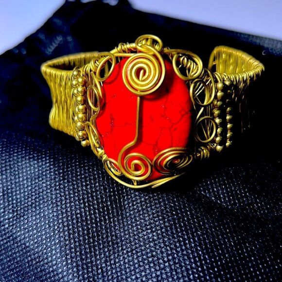 Beautiful Artisan Created Twisted wire Bracelet with Redstone. WA201 - Picture 1 of 5